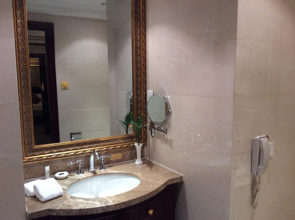 New Paris Hotel Χαρμπίν Δωμάτιο φωτογραφία